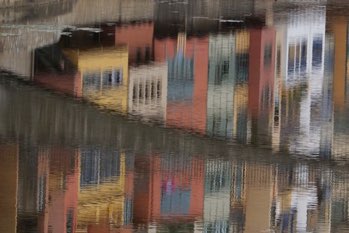 Residences in reflection, Gerona