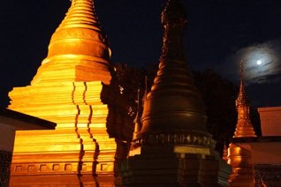 Temple, Mandalay