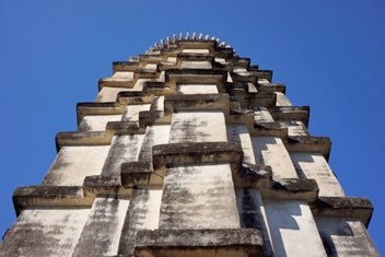 To the sky, Khajuraho