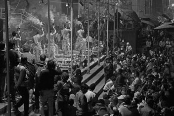 Prayer performance, Ghats, Varanasi